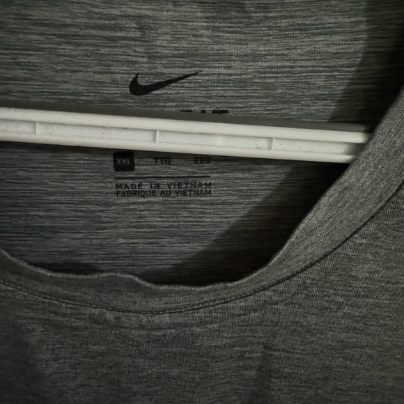 Nike grey short sleeve shirt - Picture 3 of 3